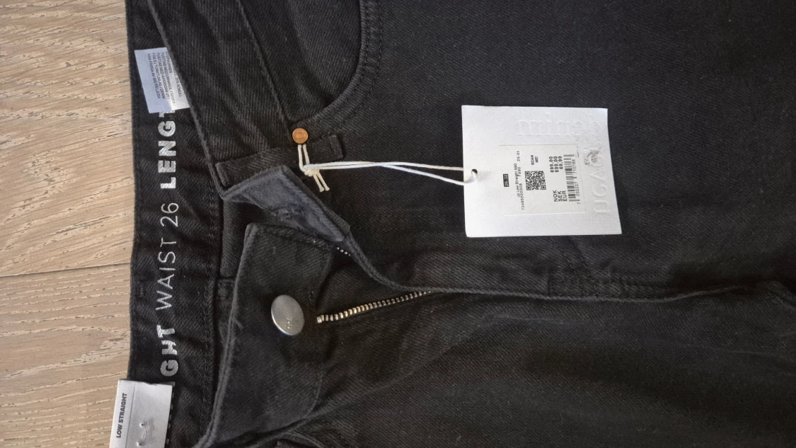 Svarta Low Straight jeans, midja 26 - 2