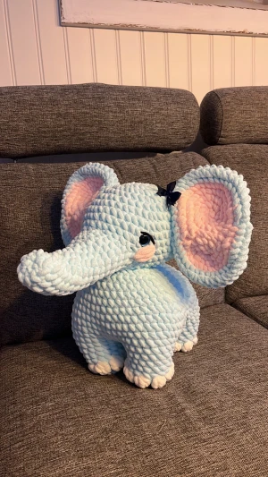 Virkad elefant  - Handgjord virkad stor söt elefant 