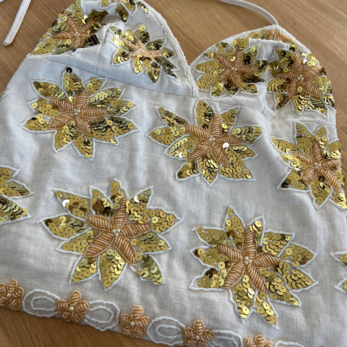 Beige topp med paljetter - 4