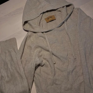 Mos Mosh Hoodie (Nypris 2000+) - Tja, Säljer denna skitfeta Mos Mosh hoodien 🙌 Kom PM angående frågor ev fler bilder. Köpt för 2000+