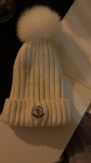 Moncler mössa  - Äkta 