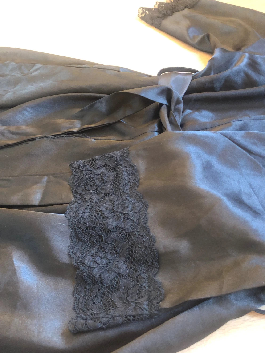 Svart silkes morgonrock  - 2