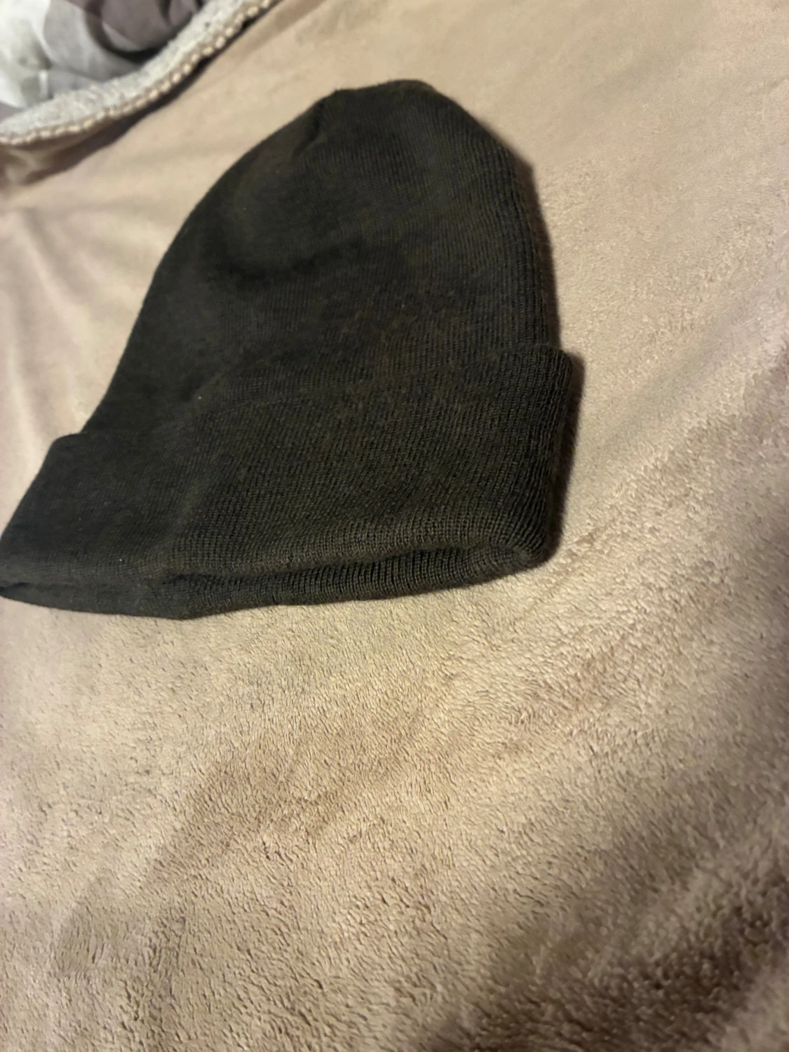 Oliv grön Moncler mössa med broderad logga - 1