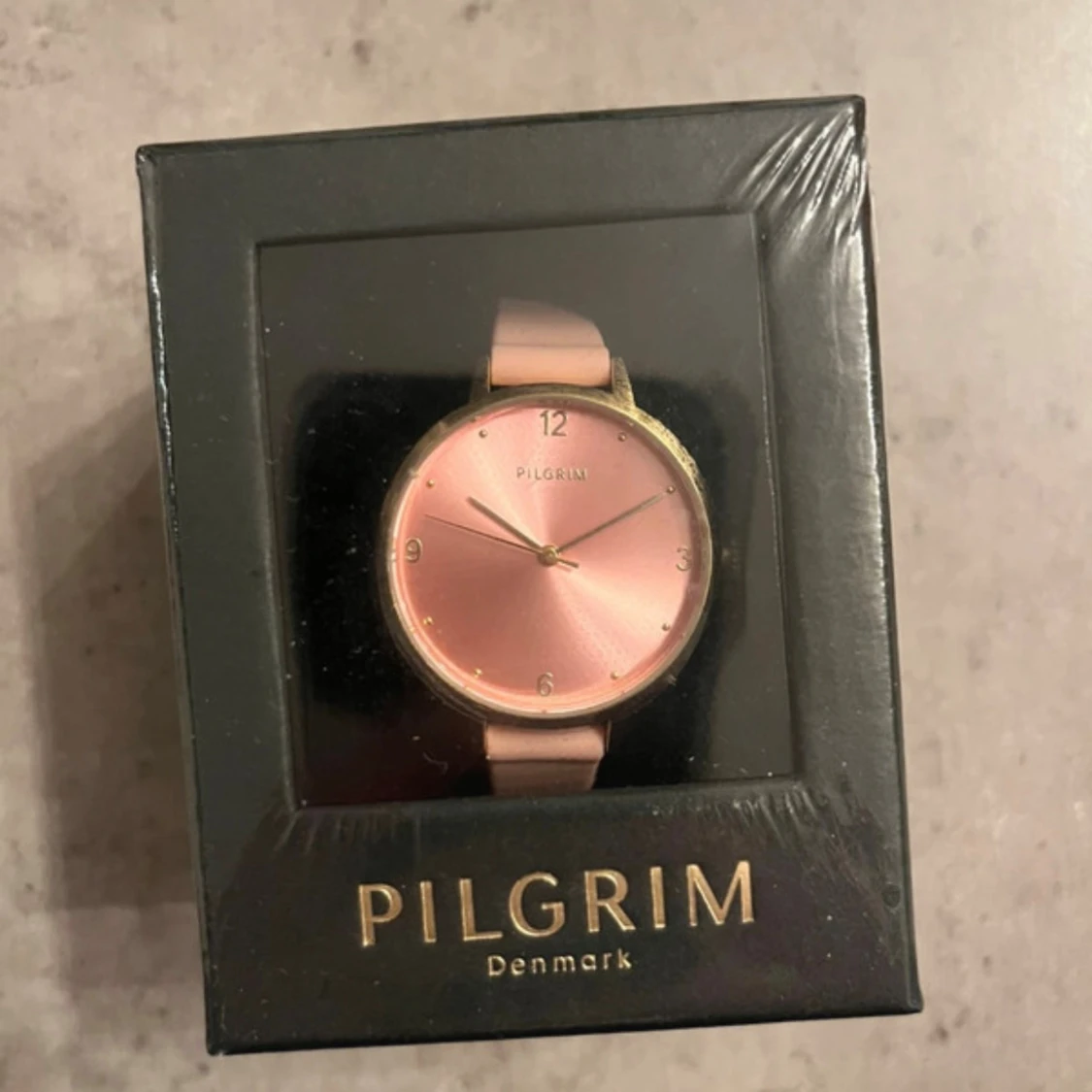 Rosa klocka från Pilgrim Denmark - 1