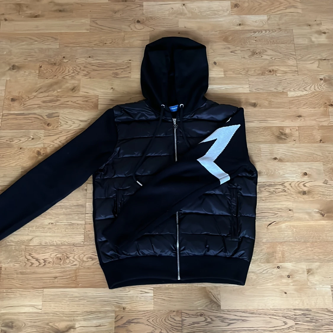 Svart pufferjacka från Moncler - 1