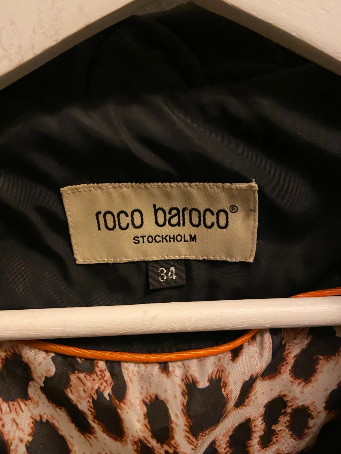 Svart pufferjacka med fuskpäls från Roco Baroco - 1