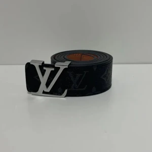 Lv bälte - Säljer helt ny bälte, 110cm långt som är justerbart och nål för extra hål ingår. Skickas inom kort tid! 