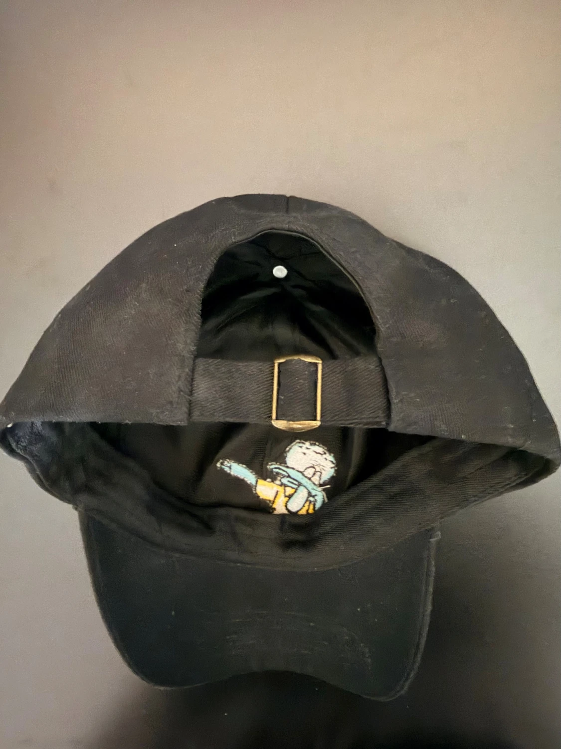 Svart keps med Squidward broderi - 2