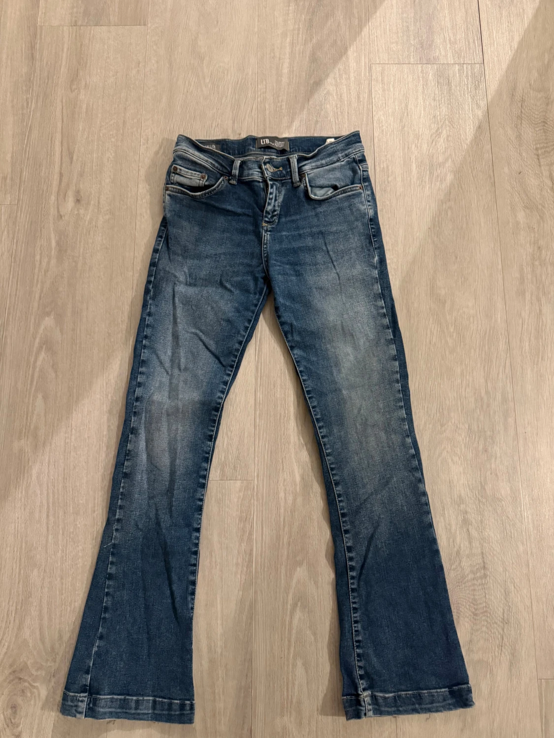 Blå bootcut jeans från LTB
