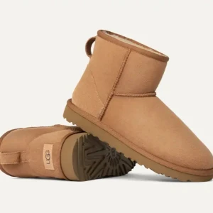 Classic uggs  - Säljer dessa vanliga uggs då de tyvärr aldrig har kommit till användning. De är i färgen chestnut och i storlek 37. Köpte dem för 2250 på nk förra året men har tyvärr slängt kartongen. Har basimpegnerat dem en gång för skydd. Jättesköna och bra till vintern. Kan gärna mötas upp i Stockholm 💕