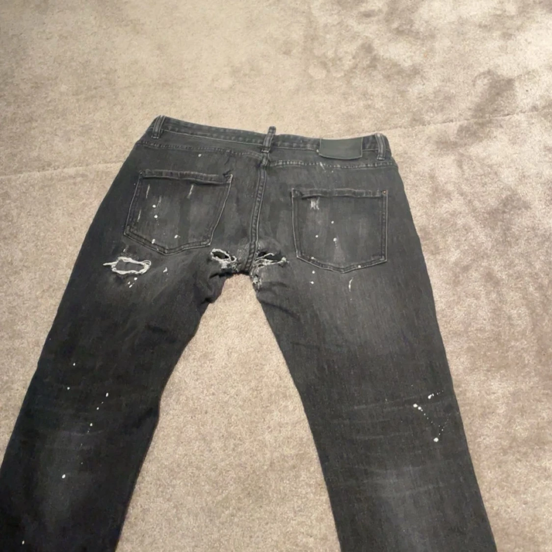 Svarta jeans från Dsquared2 med slitningar - 1