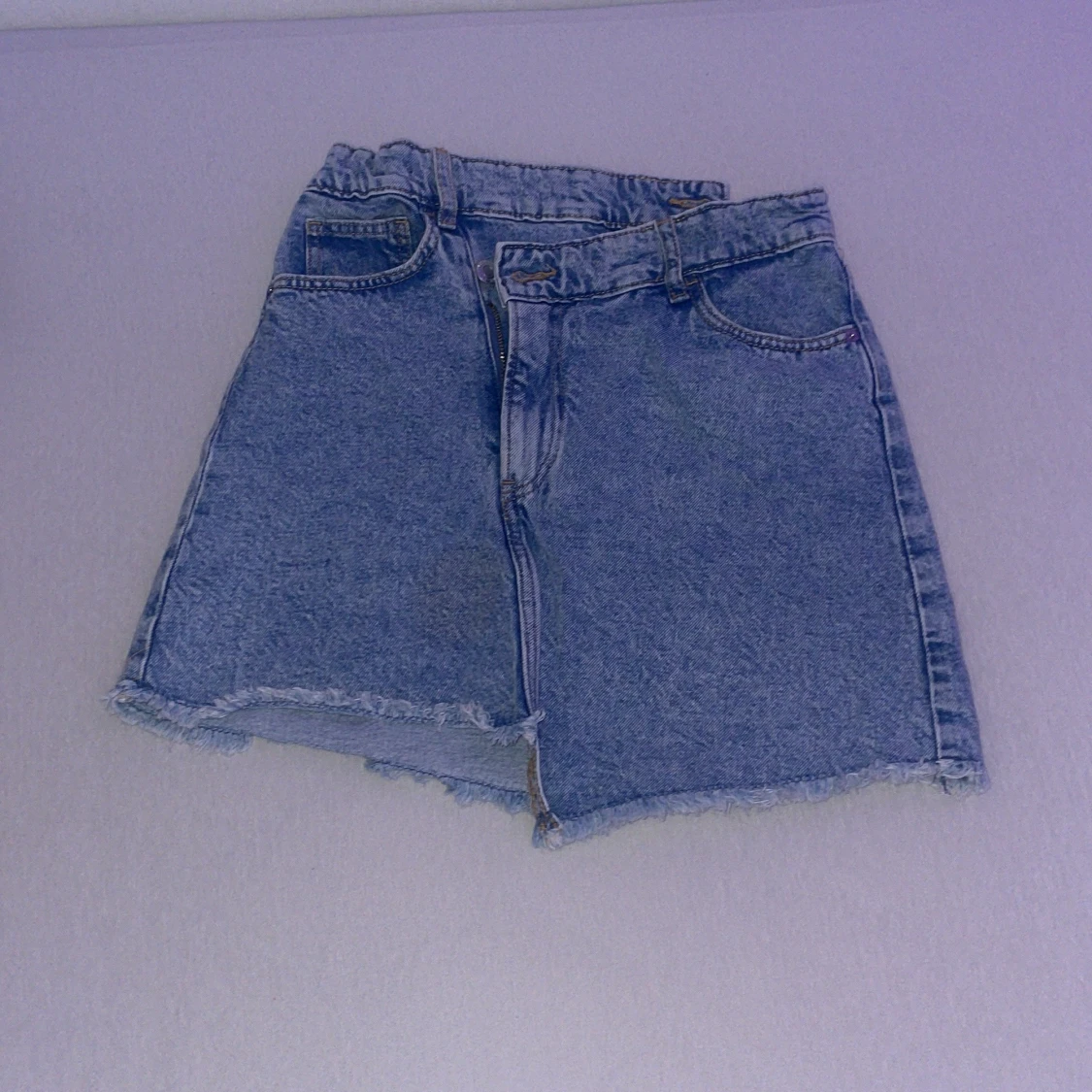 Asymmetrisk jeanskjol med rå kant - 2