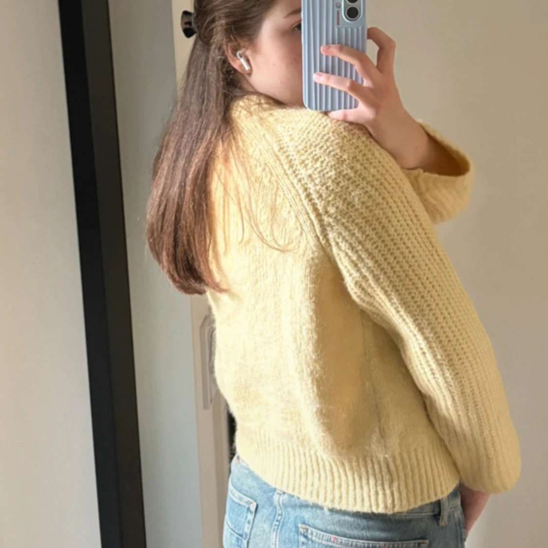 Ljusgul stickad tröja - 2