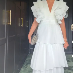 SÖKER!!! - Hej! Söker denna klänning som från början är ifrån True decadence, den är helt slutsåld där. Så är de någon som har denna och vill sälja så är jag väldigt intresserad!🥰