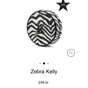 Zebra Kelly snusdosa - Cool helt ny, aldrig använd zebra Kelly snusdosa från Kelly White. Fick I en goodiebag men snusar inte så säljer vidare.