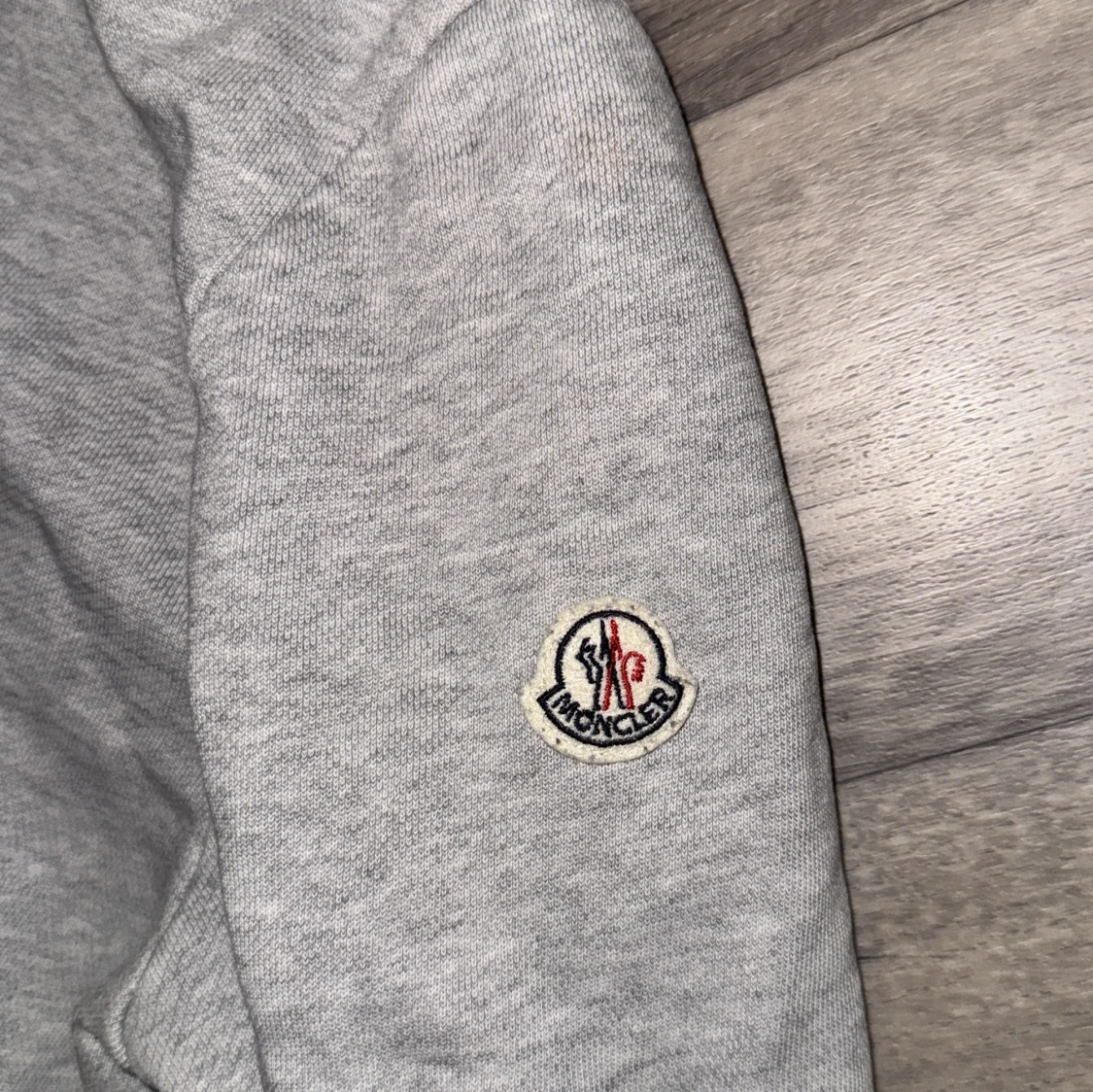 Grå kofta från Moncler - 1