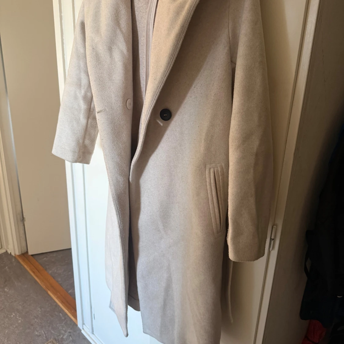 Beige kappa med luva, från Zara - 1