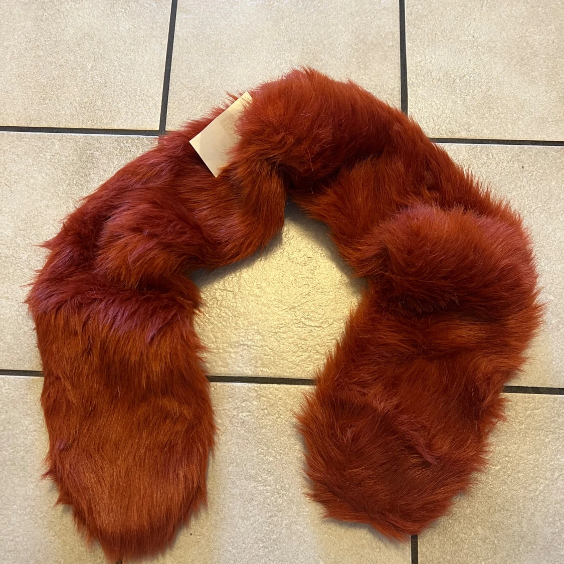 Rostbrun fluffig halsduk från H&M