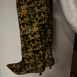 Leo boots - Så snygga boots! Som tyvärr va fel storlek! Ny pris 2299