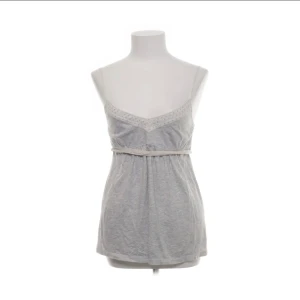 Grå linnetopp från Abercrombie & Fitch - Så söt grå topp med knytning från Abercrombie & Fitch🥰