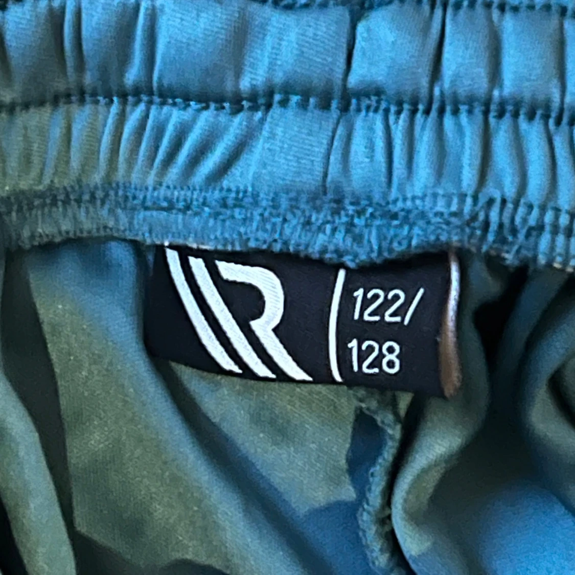 Turkosa träningsshorts från R - 2