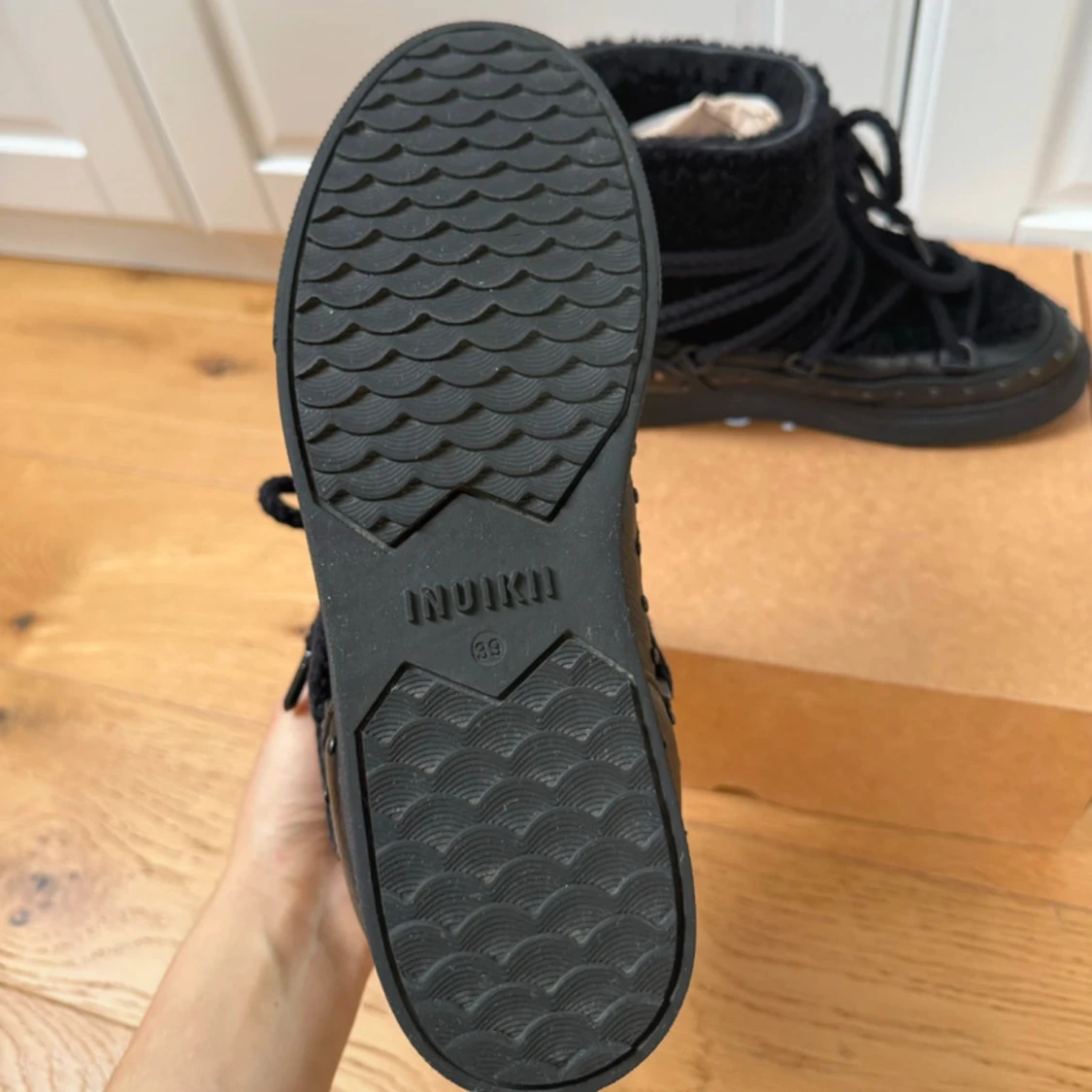 Svarta Inuikii boots med snörning - 4