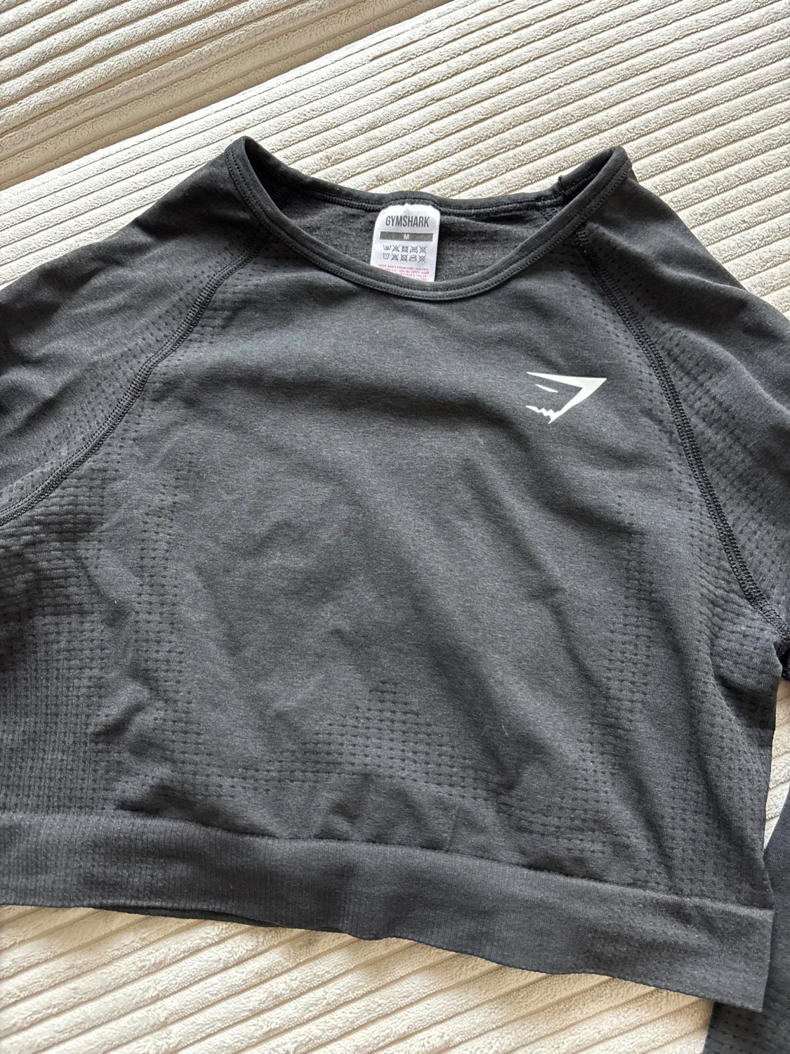 Svart croppad långärmad topp Gymshark - 1