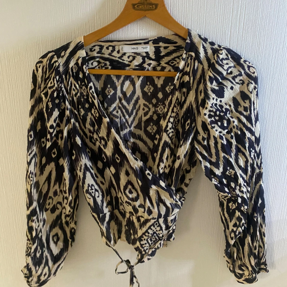 Mönstrad blus från MNG, strl M - 4