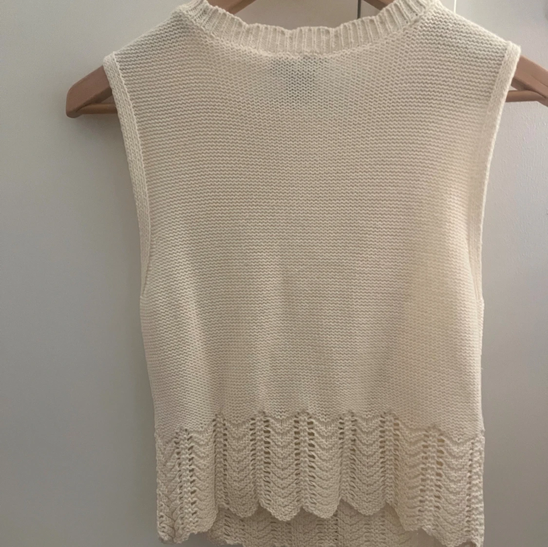 Stickad ärmlös topp med volang Lindex XS - 2