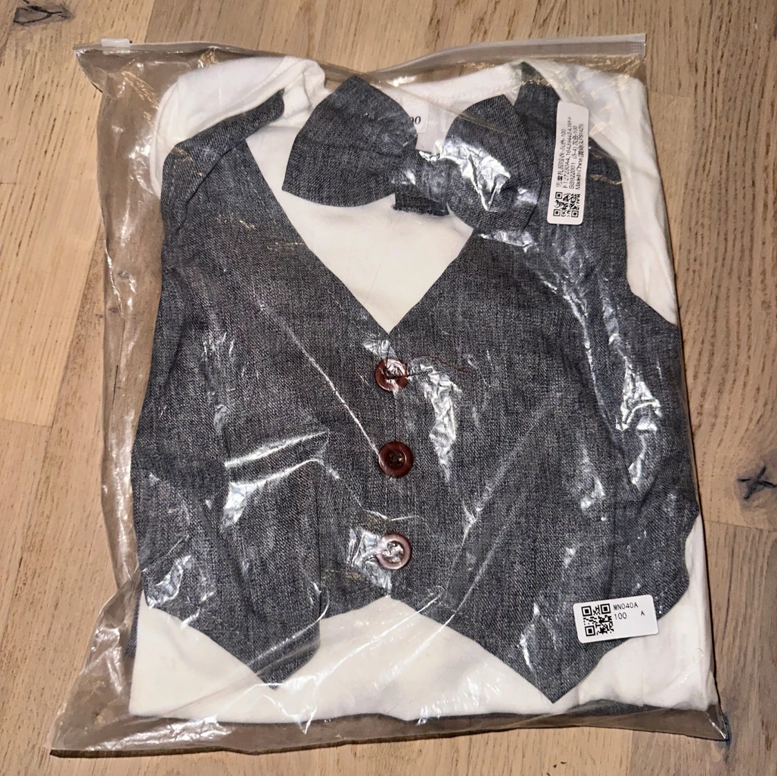 Festlig babykostym Grå kostymset med fluga för barn