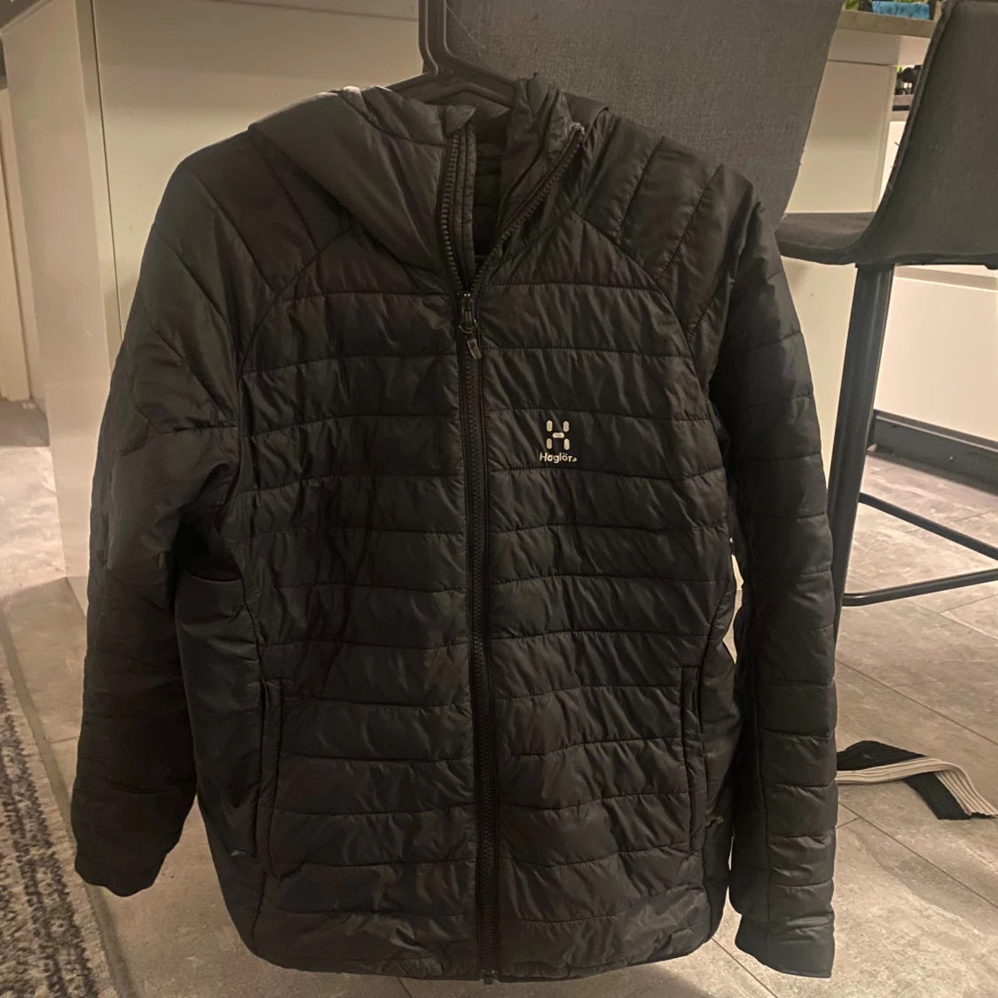 Svart pufferjacka från Haglöfs M