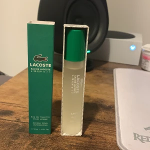 Lacoste eau de toilette  - Hej, säljer en Lacoste parfym för men, helt ny men använd bara två gånger. Skriv privat för mer info. Pris kan diskuteras!!