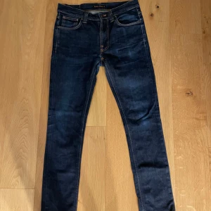 Nudie Jeans W31 L32 - Modell: Lean Dean | Storlek W31 L32 | Dry 16 Hips | Börjar fadea och kommer få fet tvätt med tiden | Skriv vid frågor eller funderingar!