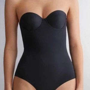 Intimissimi body - Oanvänd shaping body från intimissimi ✨insydda kupor. Passar storlek 36 / S