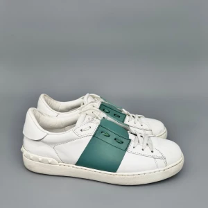 Valentino Open | 43 - Valentino Open sneakers | Grymt skick | Endast skor | INGA BYTEN | Fraktar spårbart eller möts upp i Täby 