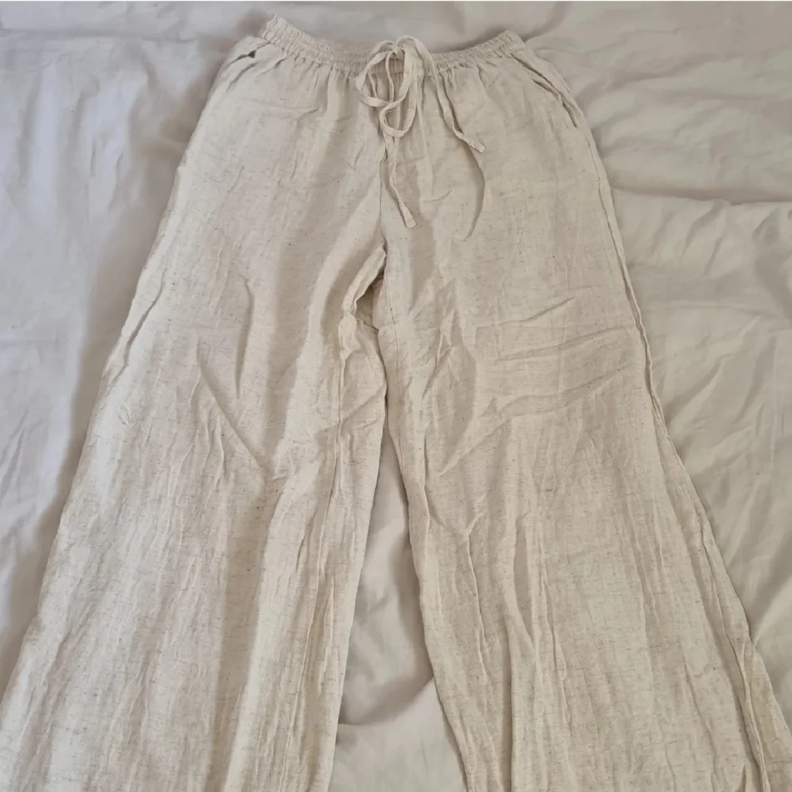 Beiga linnebyxor med snörning, Nelly - 3