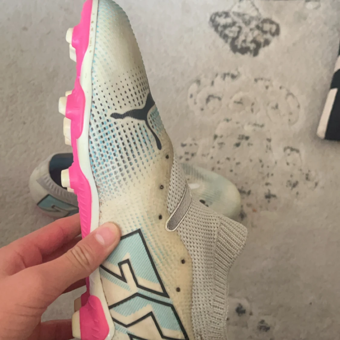 Puma fotbollsskor med blå detaljer - 2