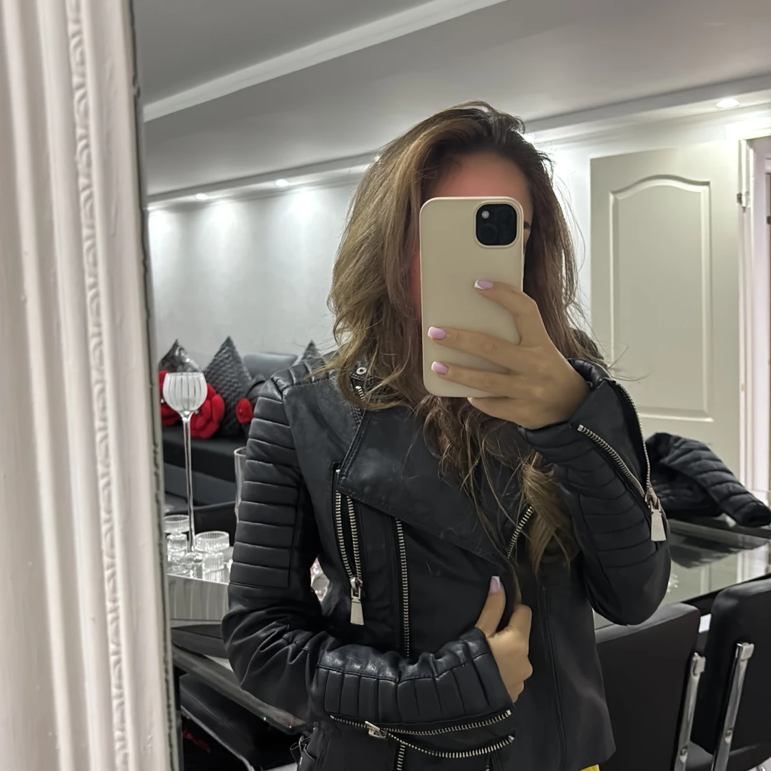 Svart skinnjacka med dragkedjor - 3