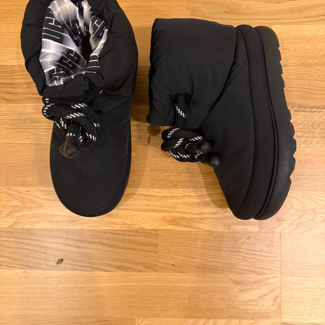 Svarta skor från UGG, strl 39 - 1