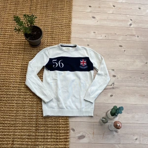 Vit stickad tröja Selected Homme S - Tja säljer nu denna asfeta stickade tröjan från selected homme. Storlek S Mycket bra skick. Pris 459kr😁