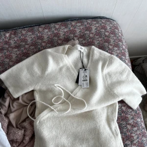 Stickad knyt tröja - Aldrig använt då jag köpte o fel storlek.