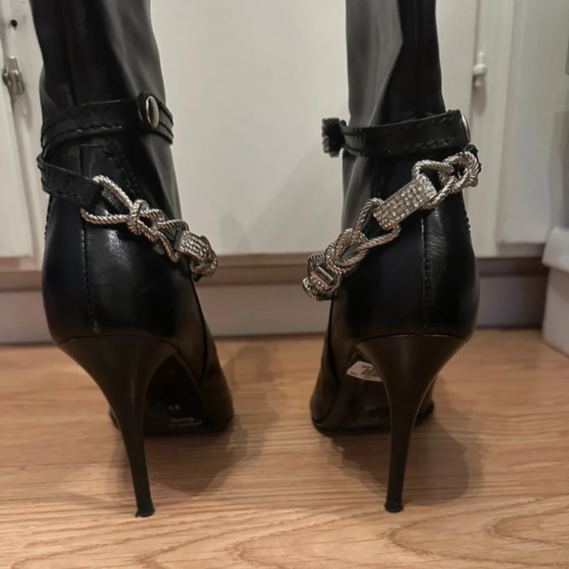 Svarta höga stövlar med klack från Bianco - 3