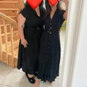 Zara klänning  - Lång zara klänning som endast kommit till användning en gång.