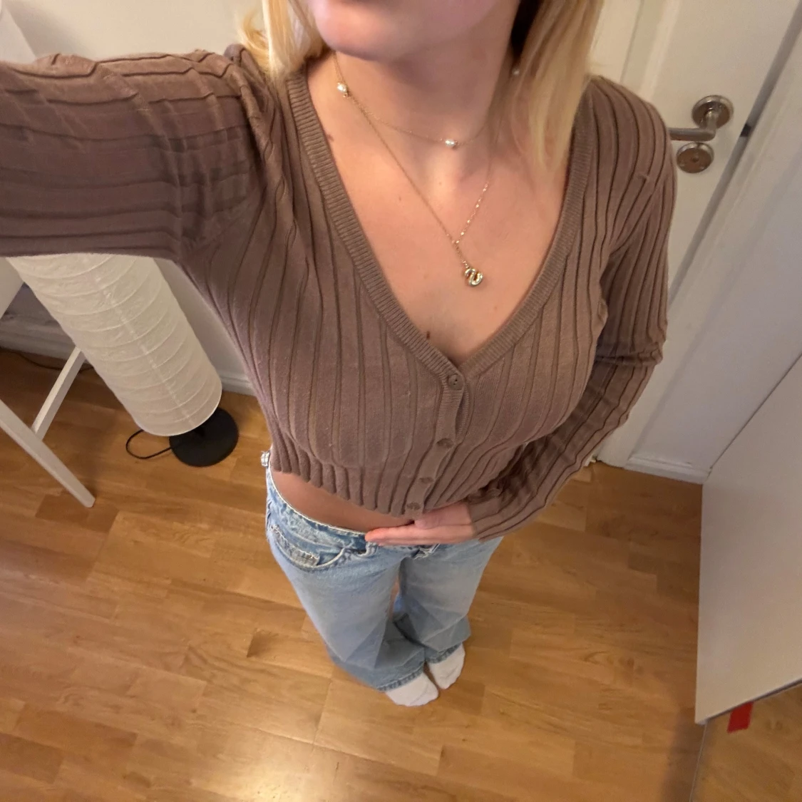 Ribbad croppad kofta i beige - 1