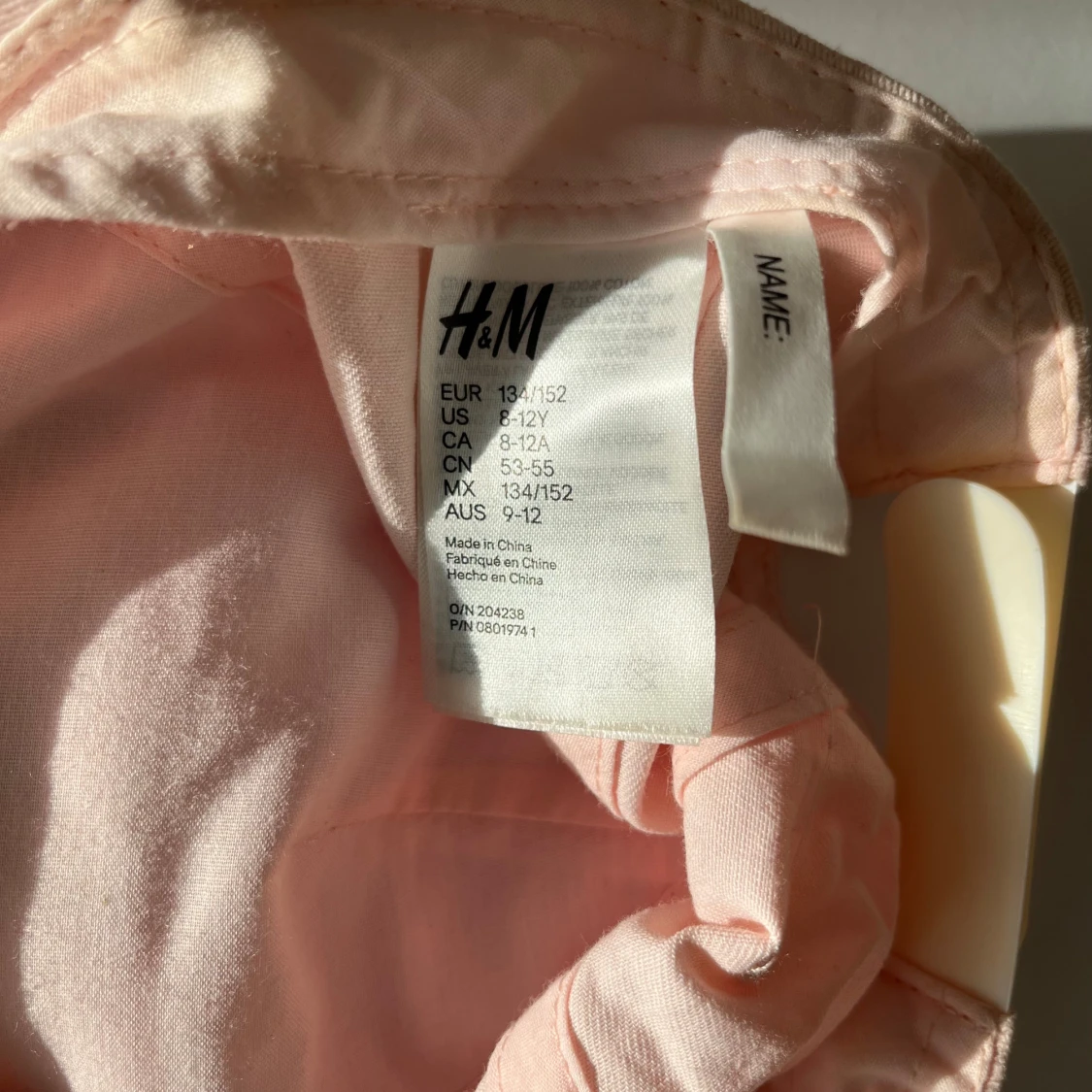 Rosa keps med paljettregnbåge från H&M - 4