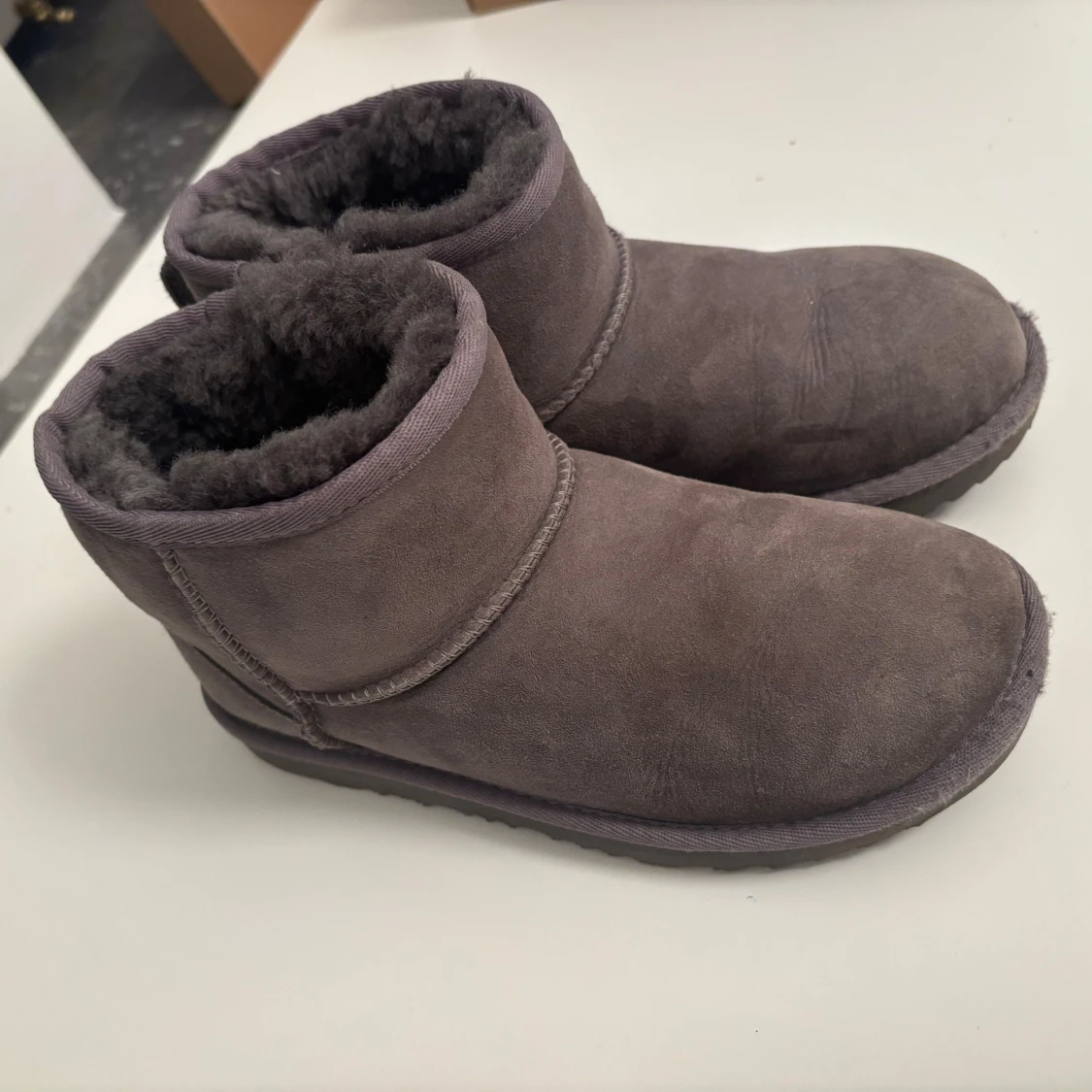 Grå UGG boots i mocka - 1