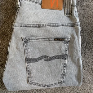 Gråa Nudie Jeans - Gråa Nudie Jeans||Skick 9/10||Storlek 31/32||Modell Thin Finn||Skriv vid minsta intresse||