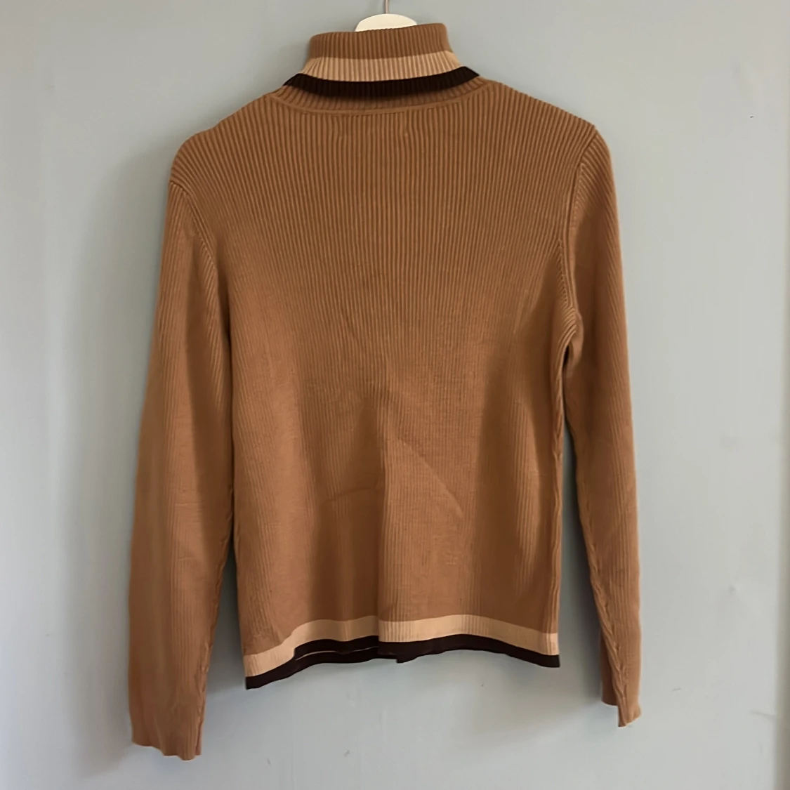 Brun polotröja - 1