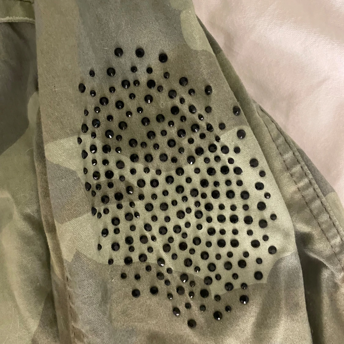 Camouflagejacka med nitar från Pulz Jeans - 1