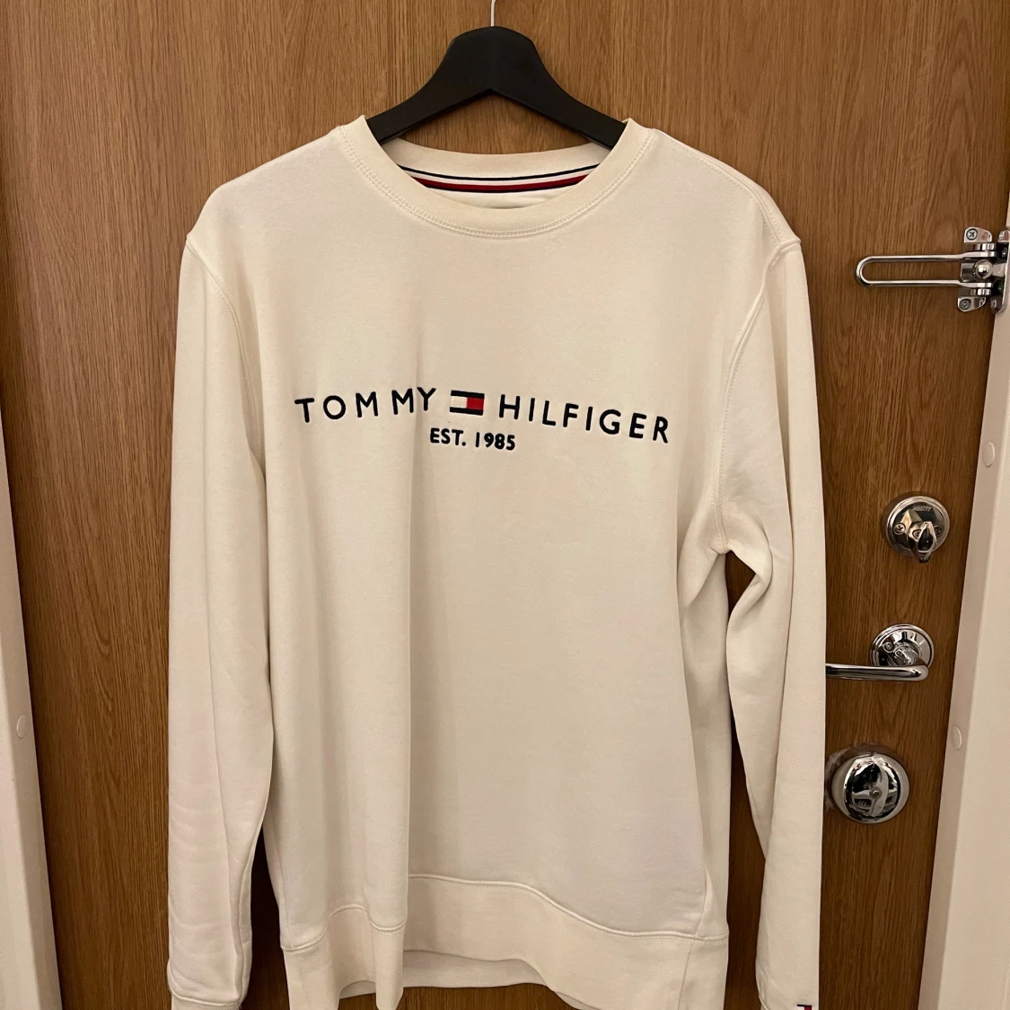 Vit sweatshirt från Tommy Hilfiger